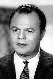 Abdel Aziz Mahmoud as الفلاح المطرب in Every house has a man 1949