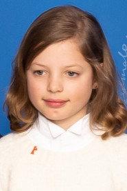 Clara Möller as Flo in I Was at Home, But... 2019