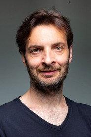 Gökçer Genç as Turgay in Son İstasyon 2010