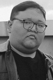 Harry Hariawan as Pengawal in Staycation 2024