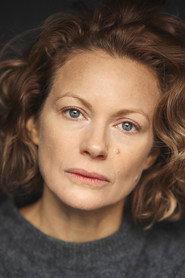 Charlotte Hunter as Sarah in The Herd 2014