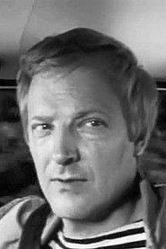 Vladimir Mashchenko as сумасшедший музыкант in Improbability Theory 1972