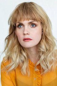 Gabrielle Boulianne-Tremblay as Femme / Vieille Femme in Le Singe Bleu 2025