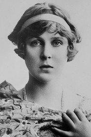 Diana Manners as Queen Elizabeth in The Virgin Queen 1923