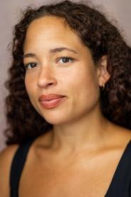 Georgia Landers as Iras in National Theatre Live: Antony & Cleopatra 2018