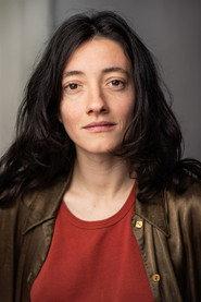 Lauretta Trefeu as Julie in Meurtres à Millau 2025