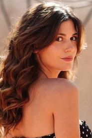Ludivine Manca as Léa in Repas de famille 2014