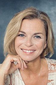 Bibiana Schönhöfer as Enfermera in El triplete 2026