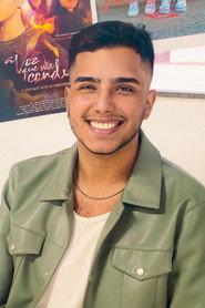 Eduardo Matos as Arthur in O Pior Dos Meus Eus 