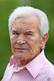 Wilhelm Wieben as Flughafensprecher in Club Las Piranjas 1995