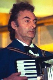 Mirko Baiocchi as Horn Player (uncredited) in Il ponte dei sospiri 1940
