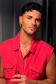 Abraham Mateo as Él mismo in 7200 segundos con Ana Mena 2023
