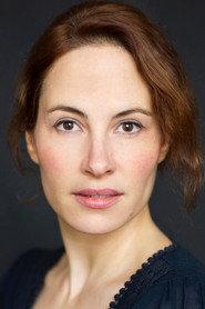 Kate Loustau as Nicole Miles in Inbetweeners 2001