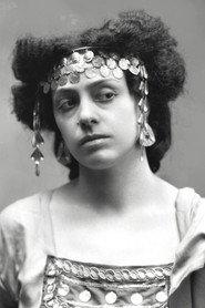 Evelina Paoli as La zia di Sonia in Hanno rapito un uomo 1938
