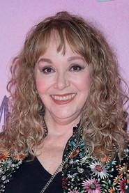 Anabel Ferreira as Mamá de Amelia in 40 Years Young 2022