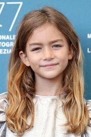 Viola Pusatieri as Antonella in The Macaluso Sisters 2020