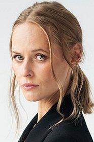 Karolina Kominek as Bank investor in Polowanie na karaluchy 2022