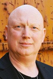 Volker Niederfahrenhorst as Stylist in The Love Servant 1999