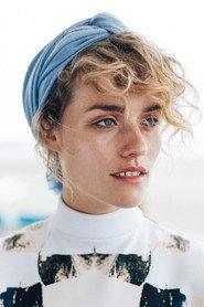 Nienke van Hofslot as Josefien in Silk Road 2017