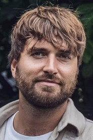 Malte Ebert as Alis Far in Blokhavn 2020
