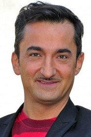 Nicola Savino as cameriere in Mi fido di te 2007