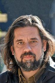 Giorgos Garnavos as Sioutas in Tied Red Thread 2012