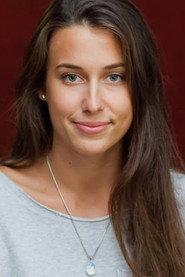 Laura Lénárdt as Julcsi in Open 2018