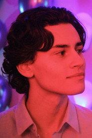 Fernando Mendes as Henrique in Terceiro Tempo