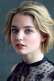 Tallulah Greive as Princess Gwen in Cinderella 2021