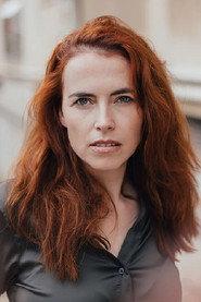 Heike Schuch as Carla in Im Wald 2022