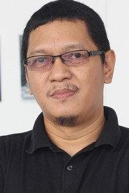 Raymond Red as himself in Return to Manila: Filipino Cinema 2010