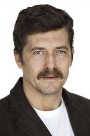 Mete Horozoğlu as Eyüp in Full of Hunger 2012