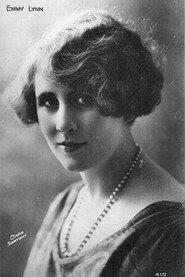 Emmy Lynn as Eve Dinant in The Tenth Symphony 1918