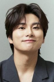 Lee Yi-kyung as Detective Lee in Confidential Assignment 2017