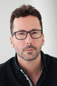 Simon St-Laurent as Homme in Une crotte sur le coeur 2025