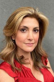 Julia Benson as Leslie in While You Were Dating 2017