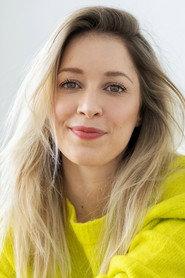 Valérie Chevalier as Cynthia in The Little Queen 2014