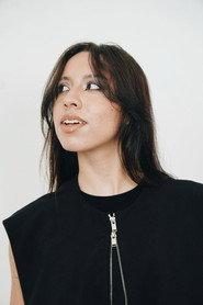 Gabisteca as Juliana in BATE E VOLTA