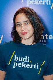 Sha Ine Febriyanti as Leni in The Man from the Sea 2018