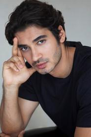 Andre Dionizio as Detetive in Xeque-Mate 2024