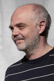 Eduardo Leyrado as Oscar in The Longest Summer 2024