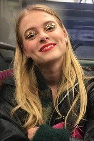 Eva Niewdanski as Lisa adolescente in Meander 2021