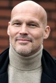 Fredrik Ljungberg as Fredrik Ljungberg in Arsenal 49 - The Complete Unbeaten Record 2004