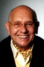 Frank Agrama as الصحفي مجدي in Boundless Love 1960