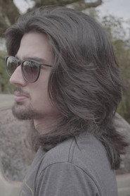 Humberto Schumacher as Ele in Pot-Pourri 2021