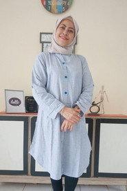 Nia Rahmania as Nenek in One Day There's Mother and Elang 2022