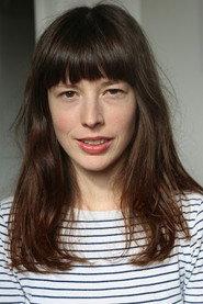 Flore Babled as Julie in Vacances 2012