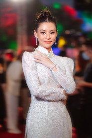 Bùi Lan Hương as Khánh Ly in Trinh Cong Son 2022