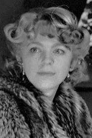 Anne Wedege-Mathiasen as En ung pige in Anne Sophie Hedvig 1975