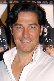 Luis Lorenzo Crespo as Reyes in Arachnid 2001